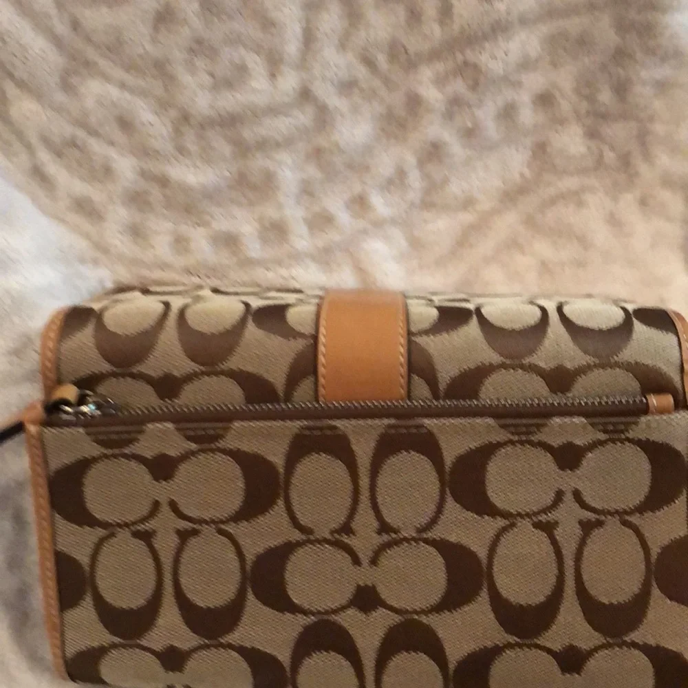 Beautiful new Coach wallet with check book holder - Picture 5 of 6